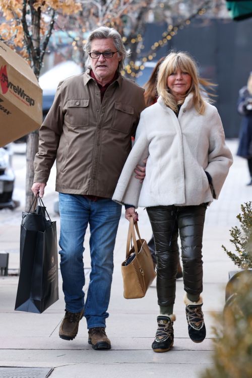 Goldie Hawn & Kurt Russell spotted shopping in Aspen