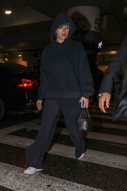 Hailee Steinfeld Casual Chic in Black Hoodie at LAX 2