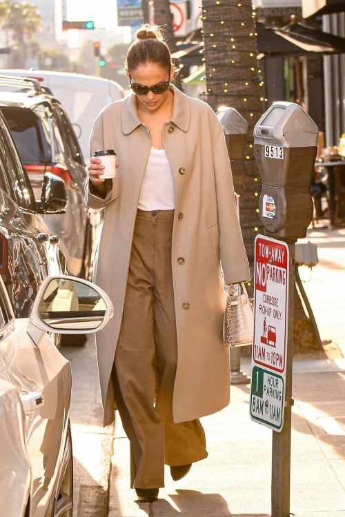 Jennifer Lopez Spotted Christmas Shopping in Los Angeles 2