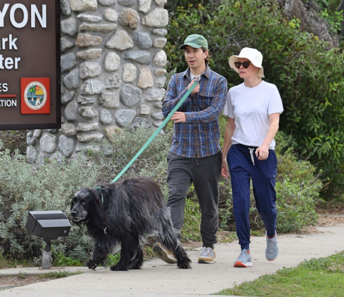 Kate Bosworth and Justin Long Hiking with Their Dog, Pasadena 1