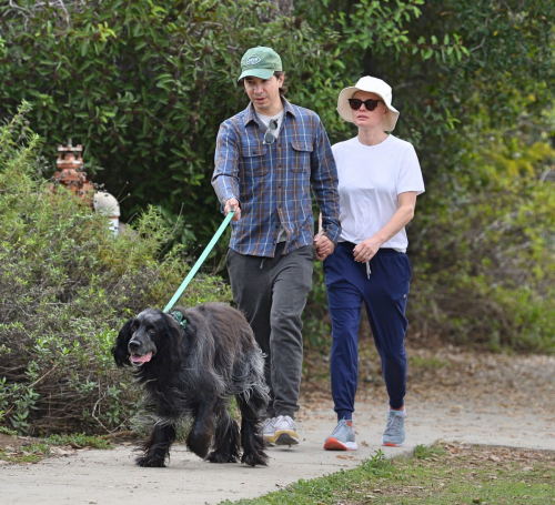 Kate Bosworth and Justin Long Hiking with Their Dog, Pasadena 2