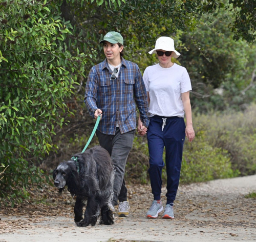 Kate Bosworth and Justin Long Hiking with Their Dog, Pasadena 4