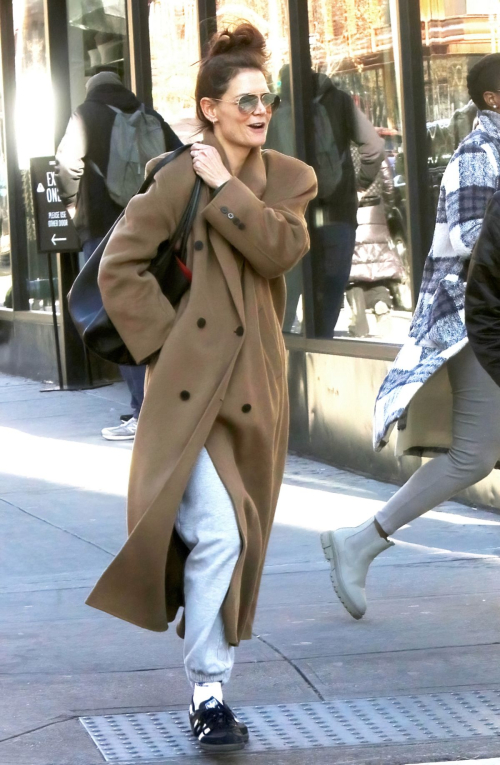 Katie Holmes Out in New York, December 2023 3