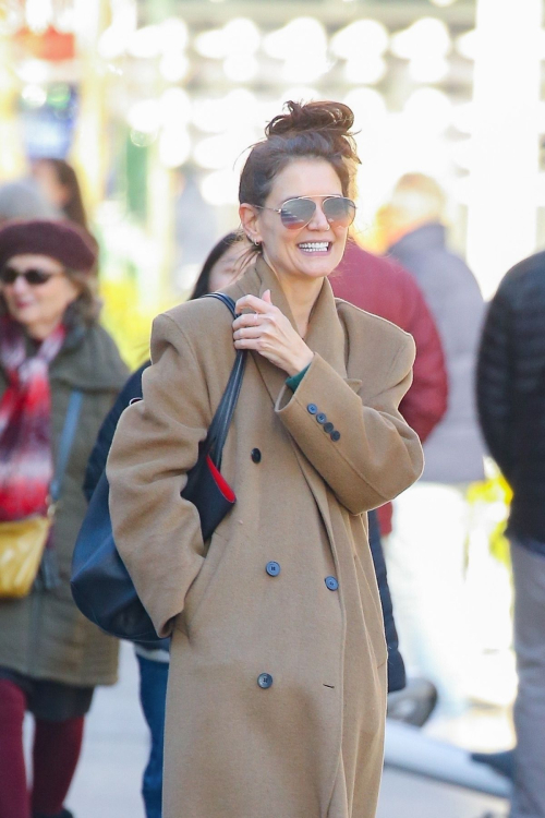 Katie Holmes Out in New York, December 2023 4