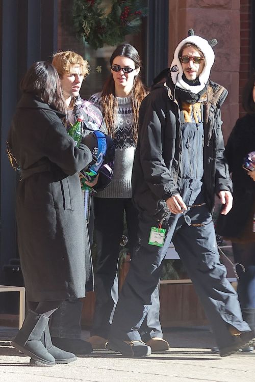 Kendall Jenner, Hailey & Justin Bieber Hang Out in Aspen