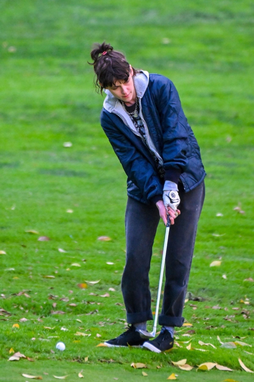 Kristen Stewart and Dylan Meyer Playing Golf, Los Angeles 4