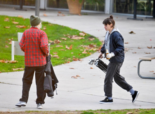 Kristen Stewart and Dylan Meyer Playing Golf, Los Angeles 5