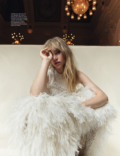 Suki Waterhouse for Harper’s Bazaar Spain, January 2024 2