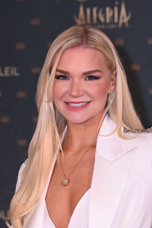 Abbie Quinnen at Cirque du Soleil Premiere in London, January 2024 1