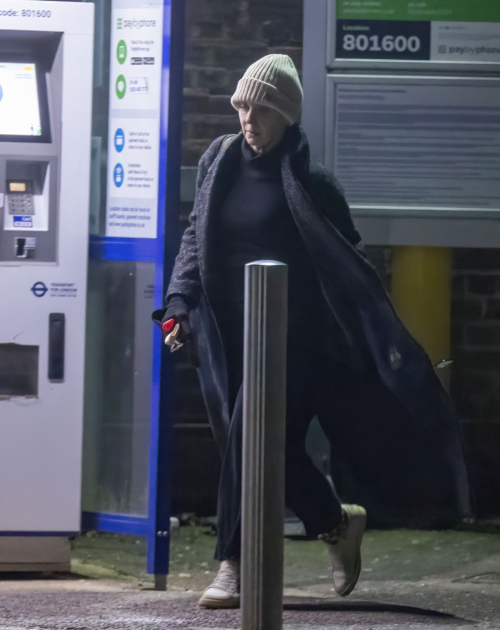 Amanda Abbington Getting off a Tube Train in North London, January 2024 1