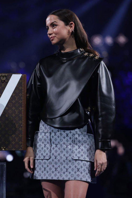 Ana de Armas Presents Louis Vuitton Trophy at Australian Open, January 2024 1