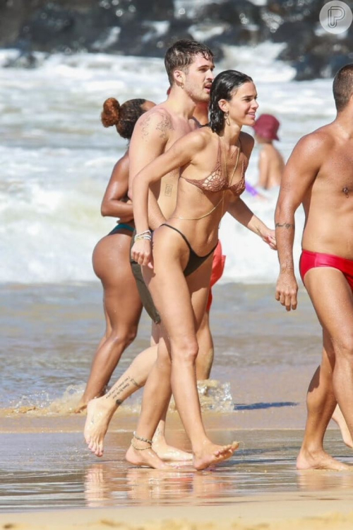 Bruna Marquezine in Bikini on the Beach in Fernando de Noronha, January 2024 4