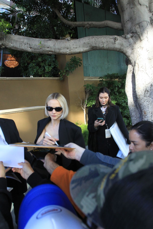 Carey Mulligan Signs Autographs at AFI Awards in Beverly Hills, January 2024 1