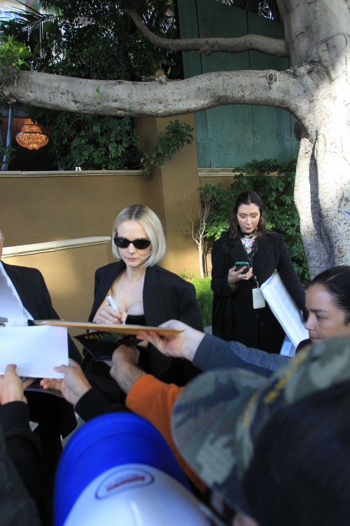 Carey Mulligan Signs Autographs at AFI Awards in Beverly Hills, January 2024 3