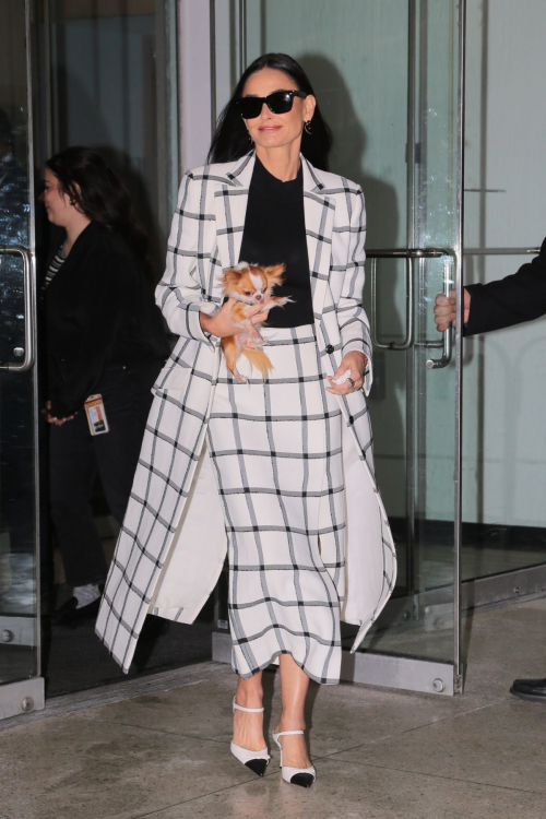 Demi Moore Leaves Drew Barrymore Show in New York, January 2024 3