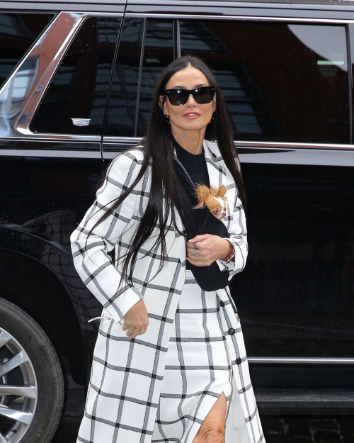 Demi Moore Leaves Drew Barrymore Show in New York, January 2024 6