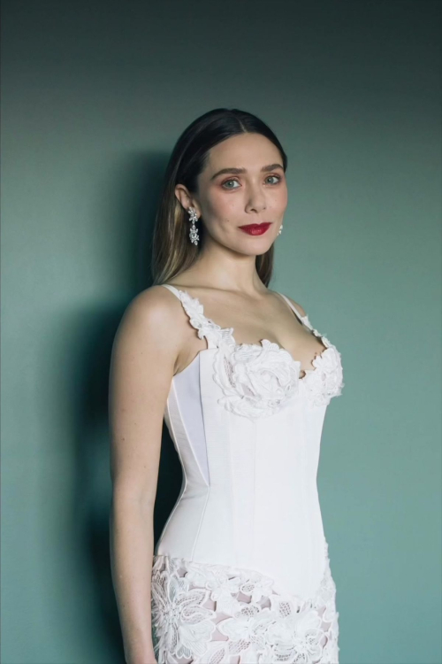 Elizabeth Olsen at Golden Globe Awards Photoshoot, January 2024 3