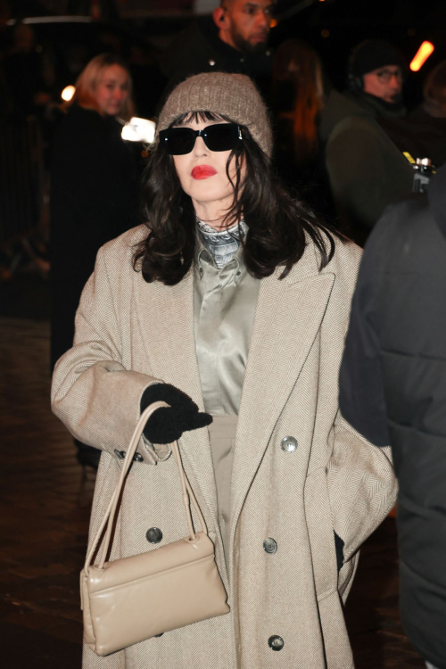 Isabelle Adjani at AMI Menswear Fall/Winter 2024-2025 Show in Paris, January 2024 1