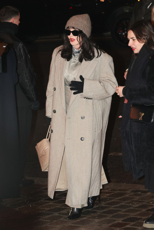 Isabelle Adjani at AMI Menswear Fall/Winter 2024-2025 Show in Paris, January 2024 3