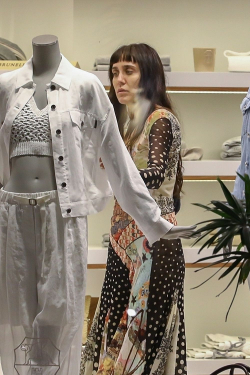 Jesse Jo Stark Shopping in Los Angeles, January 2024 3