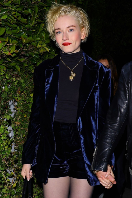 Julia Garner Arrives at Emmy Pre-party in Los Angeles, January 2024 4