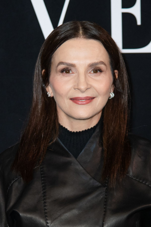 Juliette Binoche at Giorgio Armani Prive Haute Couture Show in Paris, January 2024 4