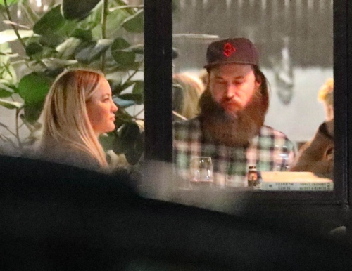 Kate Hudson and Danny Fujikawa at Dinner Date in Malibu, January 2024 1