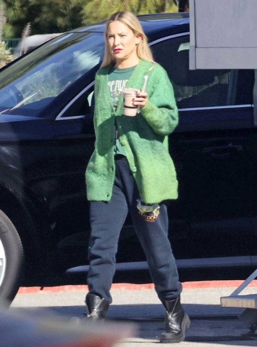 Kate Hudson Leaves Shell Set Trailer in Los Angeles, January 2024 1