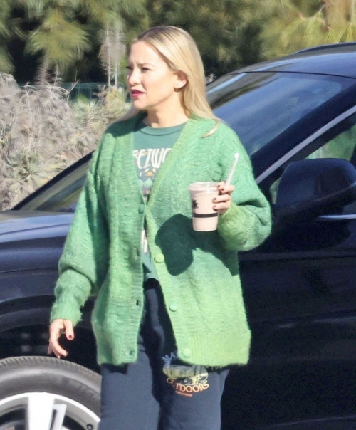 Kate Hudson Leaves Shell Set Trailer in Los Angeles, January 2024 4