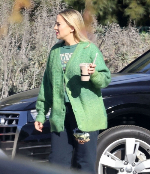 Kate Hudson Leaves Shell Set Trailer in Los Angeles, January 2024 5