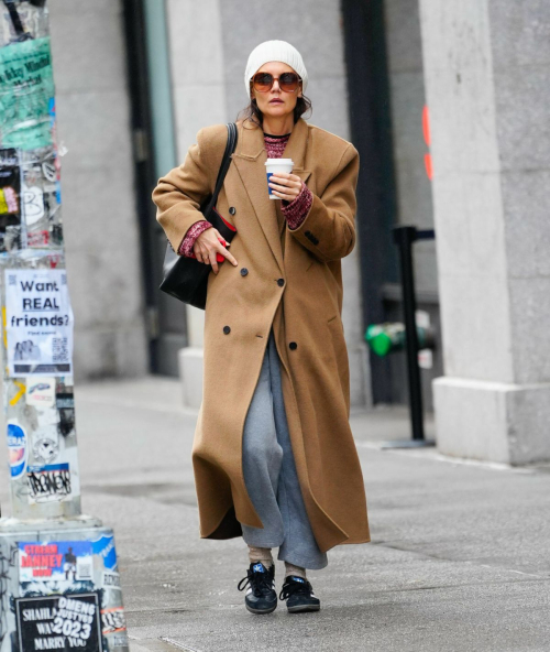 Katie Holmes Out in New York, January 2024 6