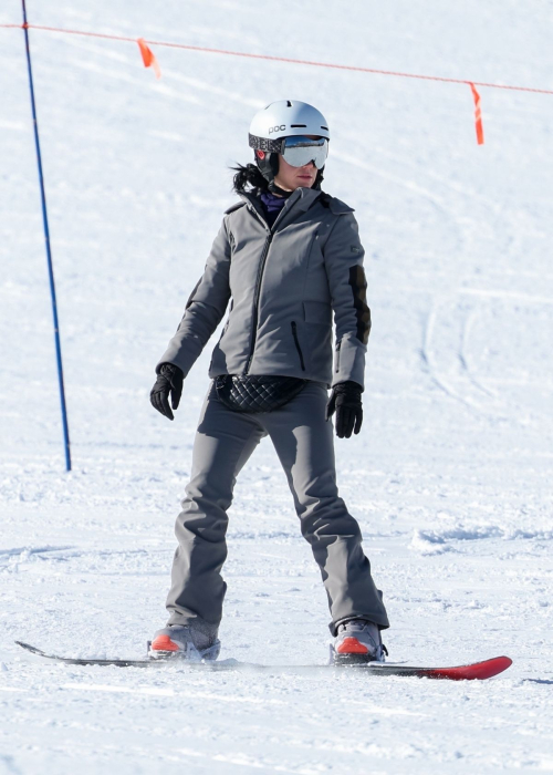 Katy Perry Snowboarding in Aspen, January 2024 9