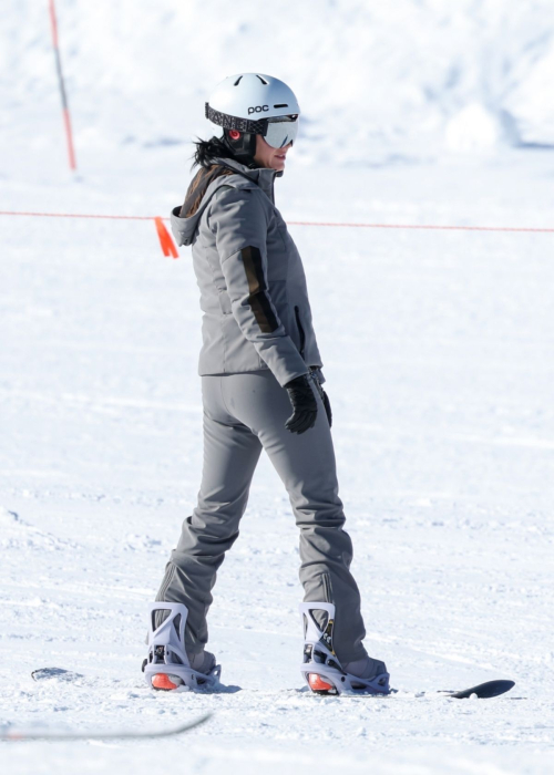 Katy Perry Snowboarding in Aspen, January 2024 1