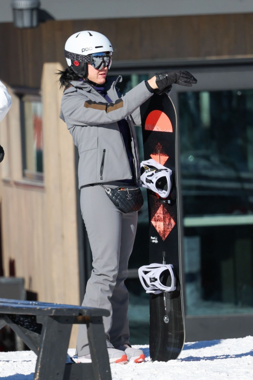 Katy Perry Snowboarding in Aspen, January 2024 3