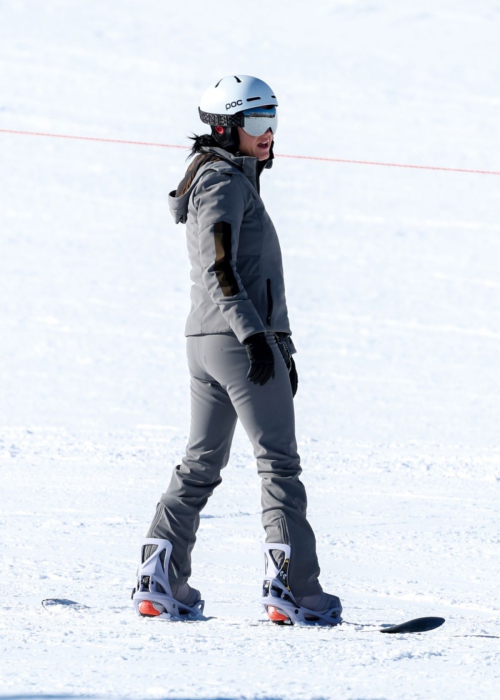 Katy Perry Snowboarding in Aspen, January 2024 4