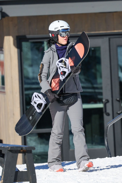 Katy Perry Snowboarding in Aspen, January 2024 6