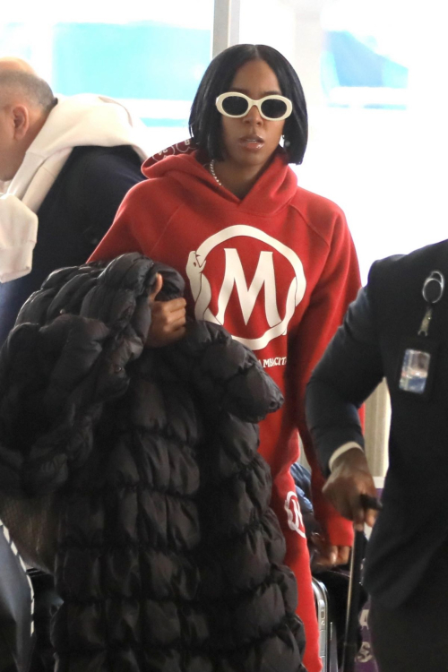 Kelly Rowland at LAX Airport in Los Angeles, January 2024