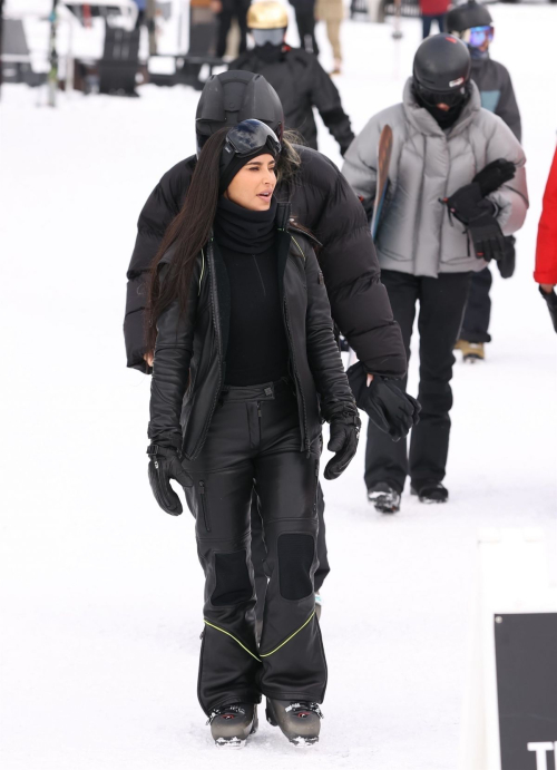 Kendall Jenner with Kim and Khloe Kardashian at Buttermilk Mountain in Aspen, January 2024 5