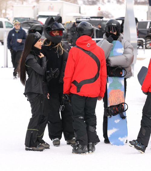 Kendall Jenner with Kim and Khloe Kardashian at Buttermilk Mountain in Aspen, January 2024 6