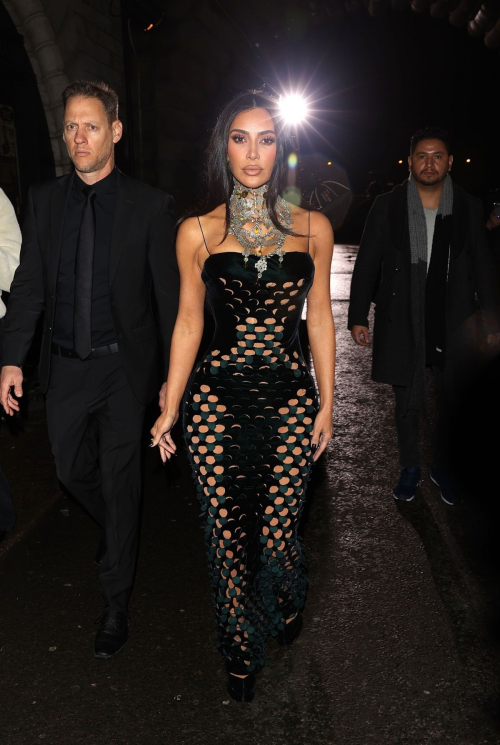 Kim Kardashian Arrives at Maison Margiela Show, January 2024 3