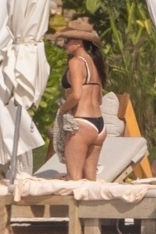 Kyle Richards Celebrates Her Birthday with Morgan Wade at a Beach in Punta Mita, January 2024 1