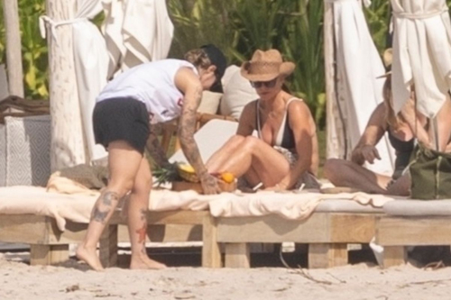 Kyle Richards Celebrates Her Birthday with Morgan Wade at a Beach in Punta Mita, January 2024 4