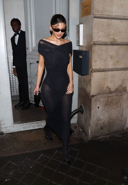 Kylie Jenner Leaves Siena Restaurant in Paris, January 2024 3