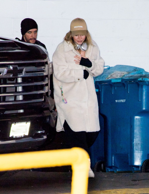 Madelyn Cline and Pete Davidson Leaving Comedy Show in Philadelphia, January 2024 2