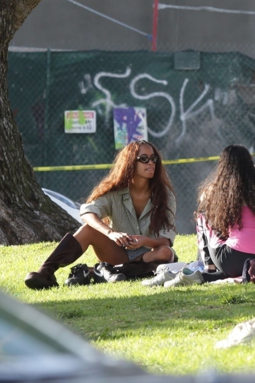 Malia Obama at a Park with Friends in Los Angeles, January 2024 4