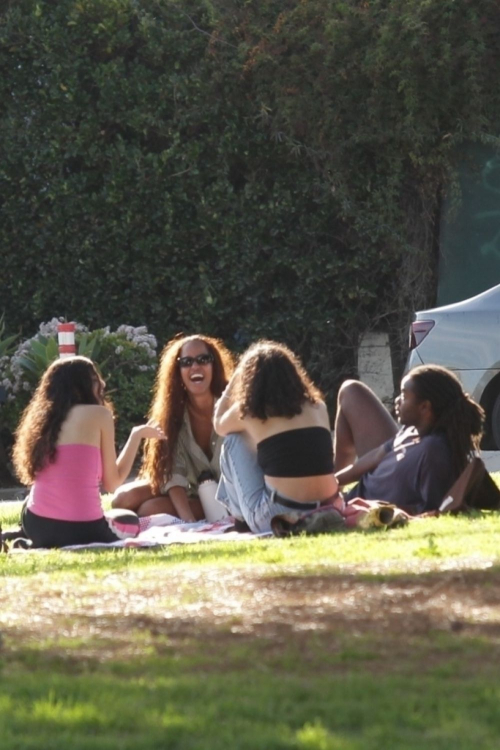 Malia Obama at a Park with Friends in Los Angeles, January 2024 5