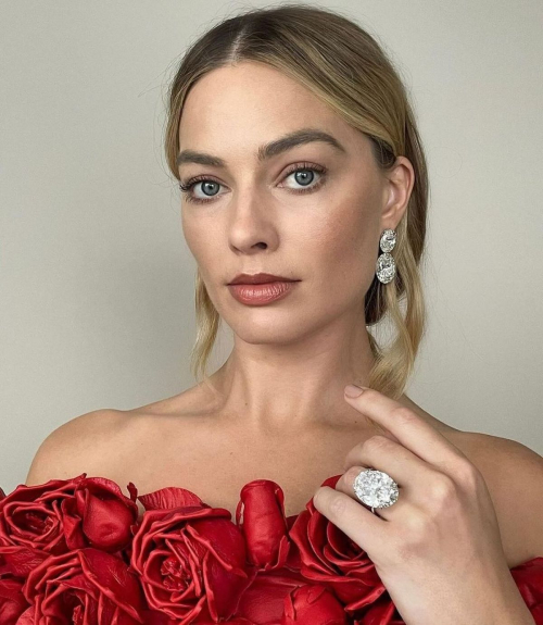 Margot Robbie Critics Choice Awards Photoshoot, January 2024 1