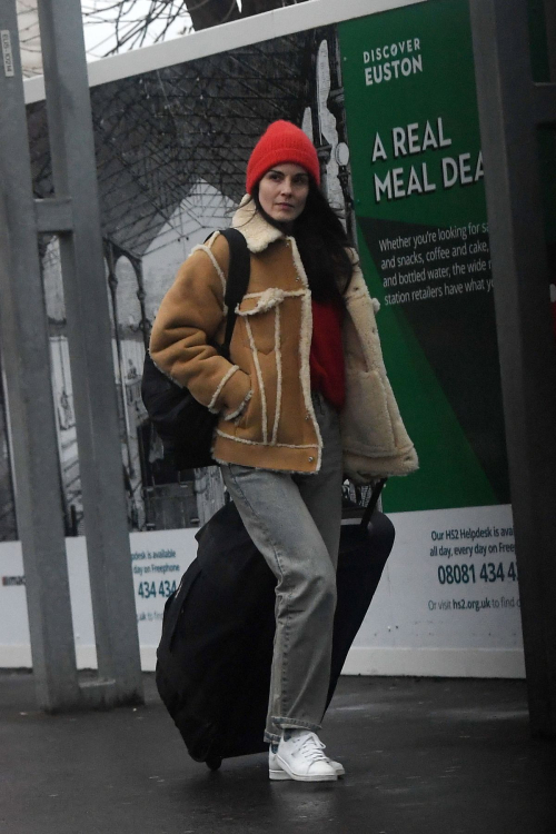 Michelle Dockery Catches a Train in London, January 2024 1