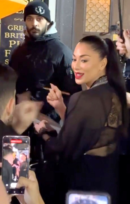 Nicole Scherzinger Meeting Fans Outside Savoy Theatre in London, January 2024 2