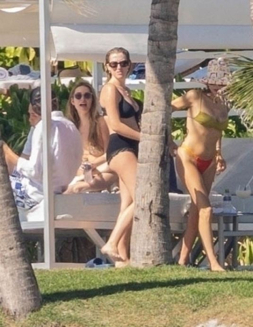 Olivia Jade Giannulli in bikini with friends in Puerto Vallarta, January 2024 2